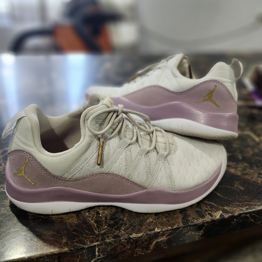 Jordan Kids' Deca Fly Premium HC GG Basketball Shoes